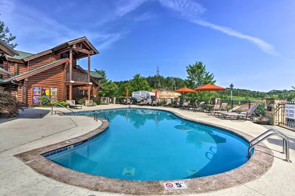 3 Mi to Dollywood: Pigeon Forge Resort Studio!