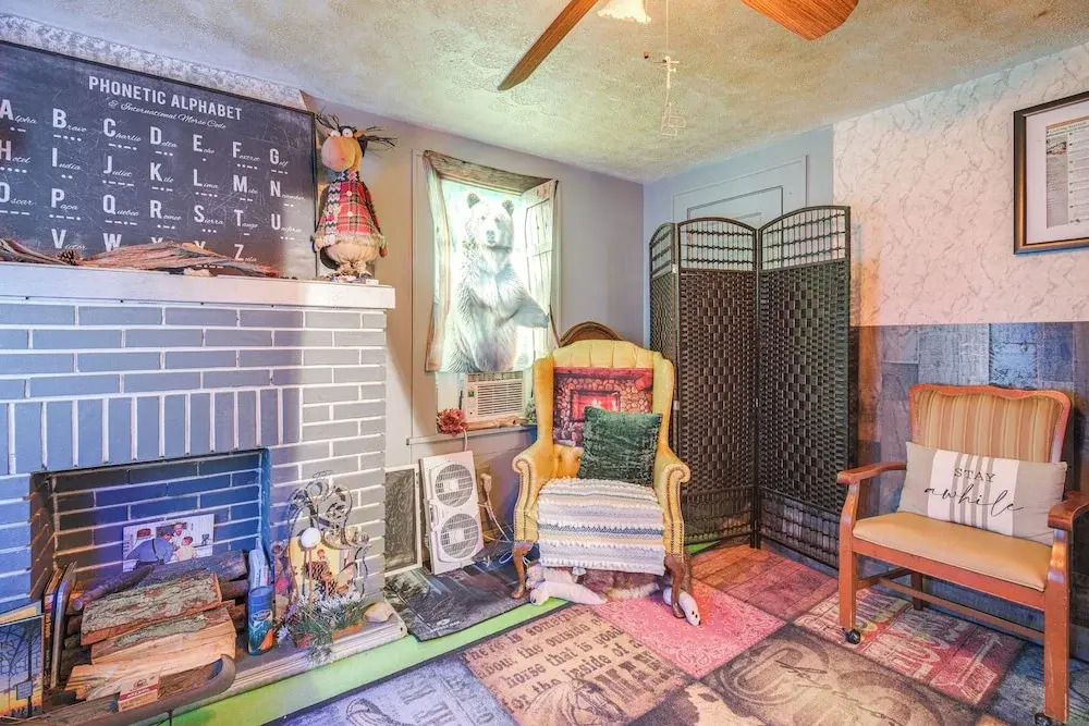 7 Mi to Cuyahoga Valley NP: Walkable Apt!