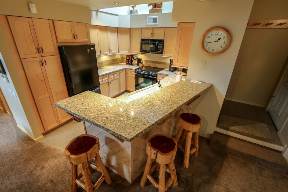 Snowcreek IV 622 Light, Bright and Updated, Walk to Snowcreek Athletic Club by RedAwning
