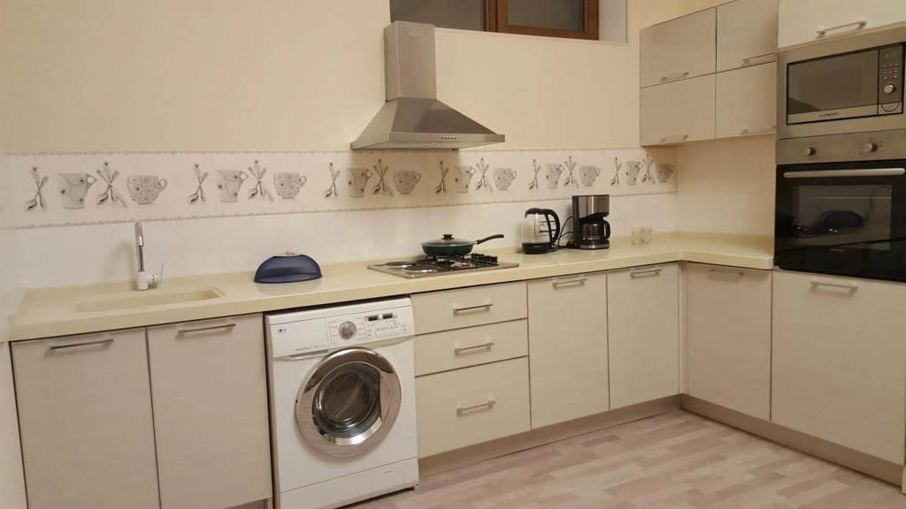 Charming 2 Bedroom Apartment near the Citys Biggest Mall