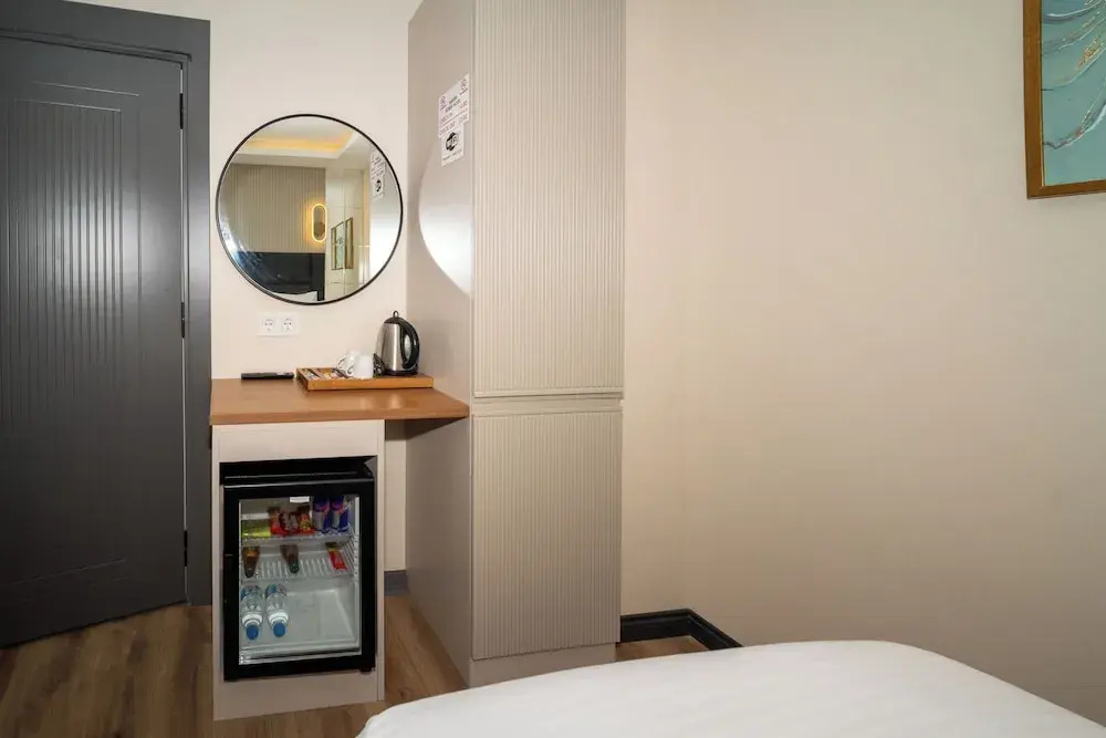 Отель Robin Hotel
