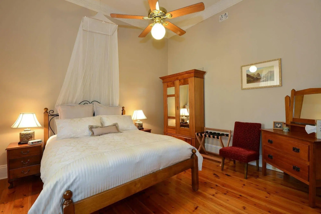 Trafalgar Premium Vintage Suites