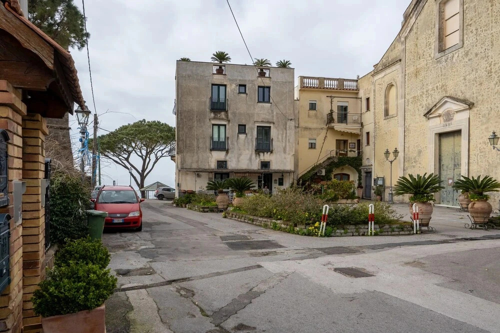 De Vivo Realty - Villa Lotos