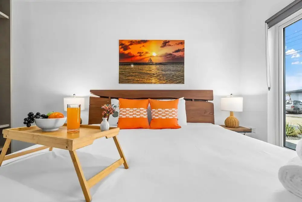 Modern Spacious 4br3ba w Pool Close to Beach