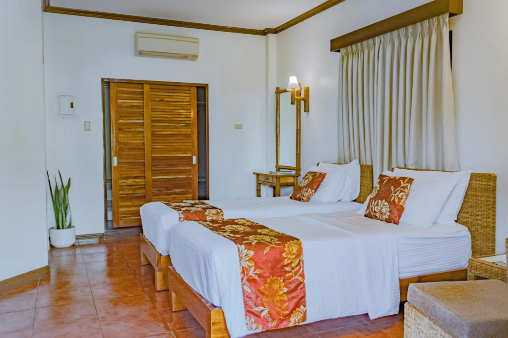 Pura Vida Beach & Dive Resort