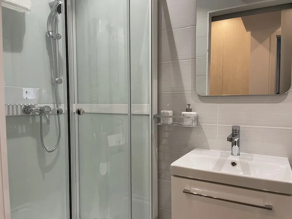 4 Room Penthouse Terrace W18-W19