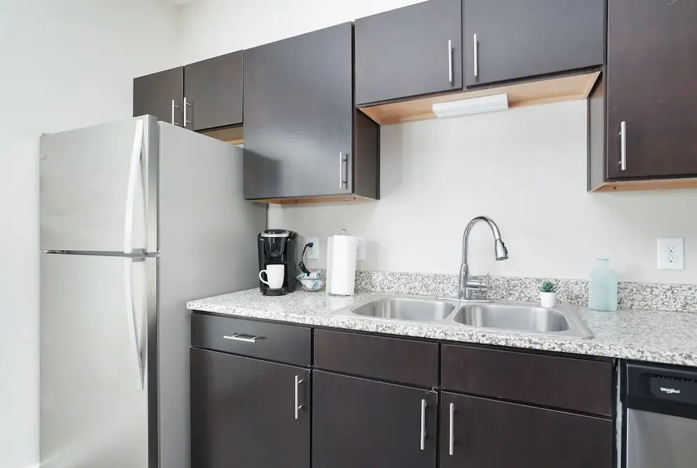 Modern Downtown Apartments by Frontdesk