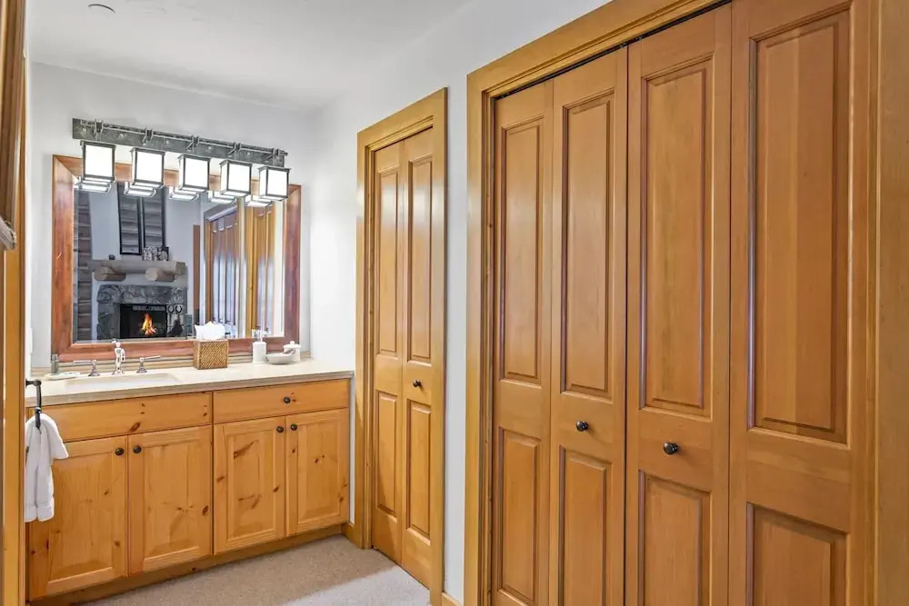 Pine Inn at Trail's End Lodge - Three Bedroom Condo Residence with Spa #2 by Deer Valley Resort
