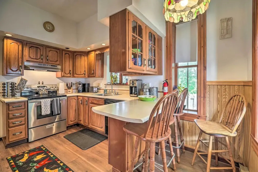 Historic Apartment - Half Mi to Lake Champlain!