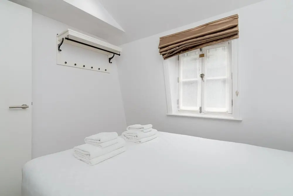 A Stunning Three Bedroom Home in Mayfair