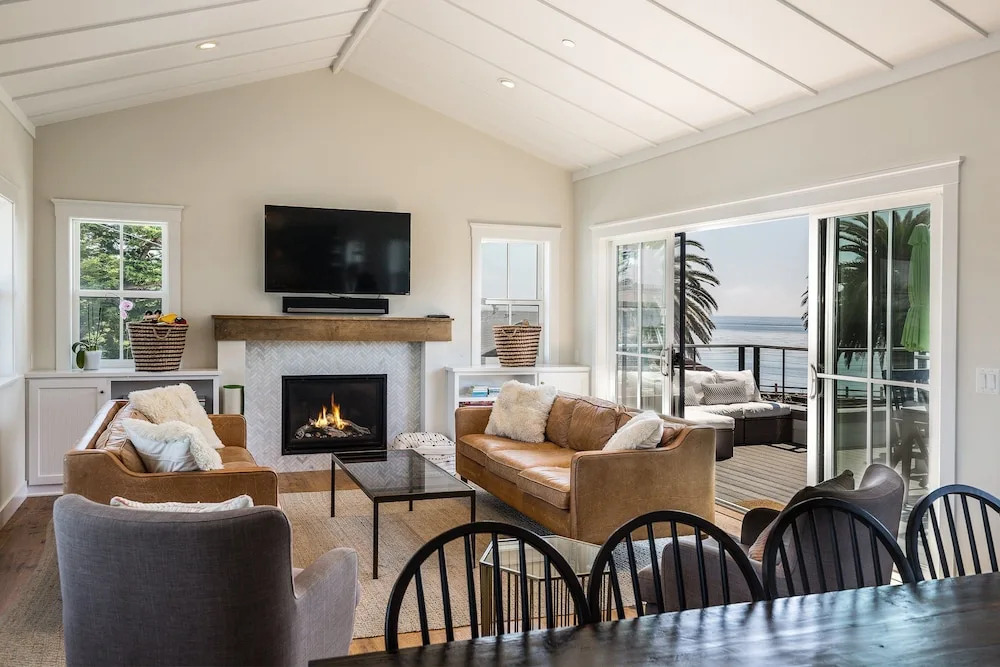 3440 Saint Deyns St House by RedAwning