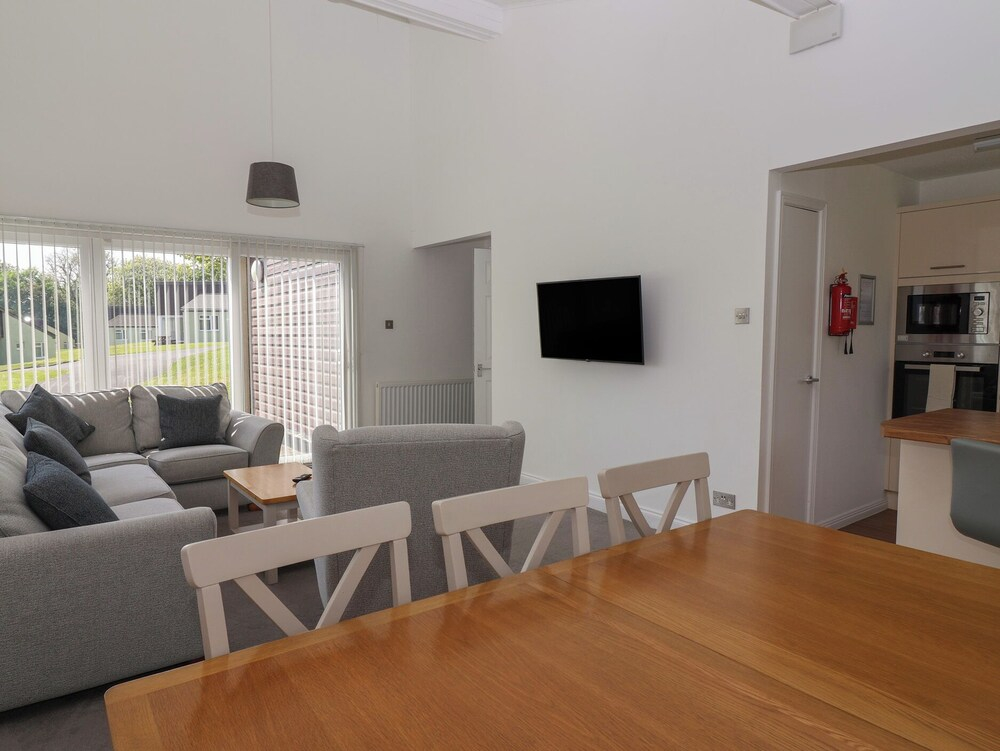 Harcombe House Accessible Pet Free Bungalow Sleeps 6