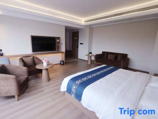 Elong R.YUN Hotel (Huayin Huashan Scenic Area Visitor Center Huashan North Station)