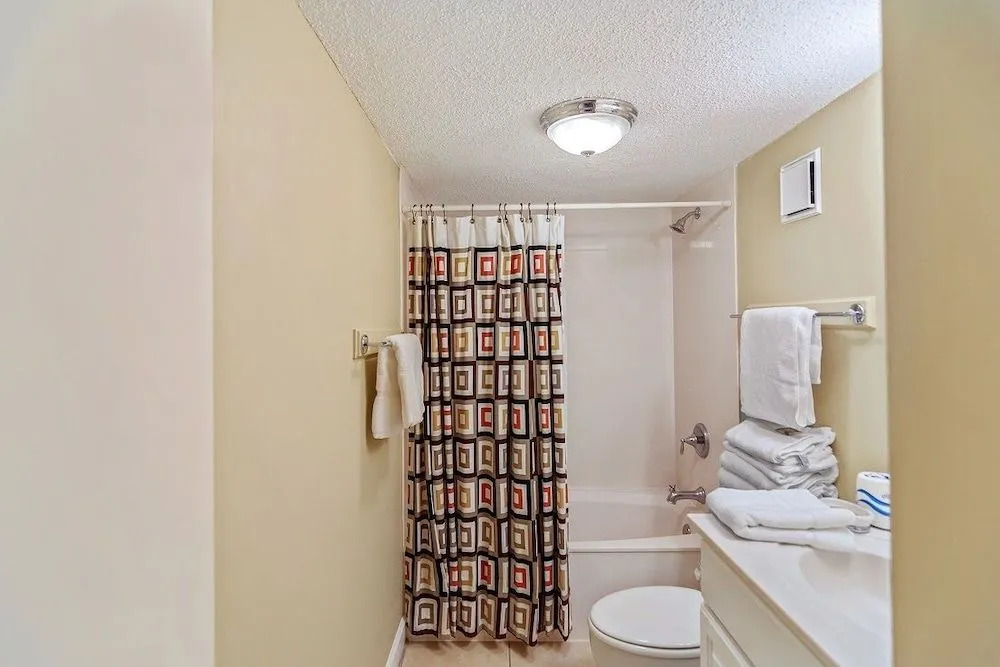 Shoreline 2042 Condo by RedAwning