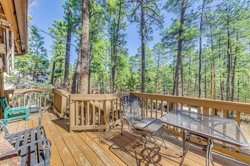 7 Mi to Ruidoso Winter Park: Quiet Cabin w/ Deck