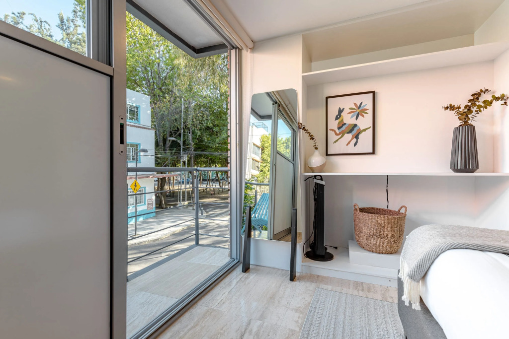 Casai Beautiful Studio w Balcony Near La Condesa