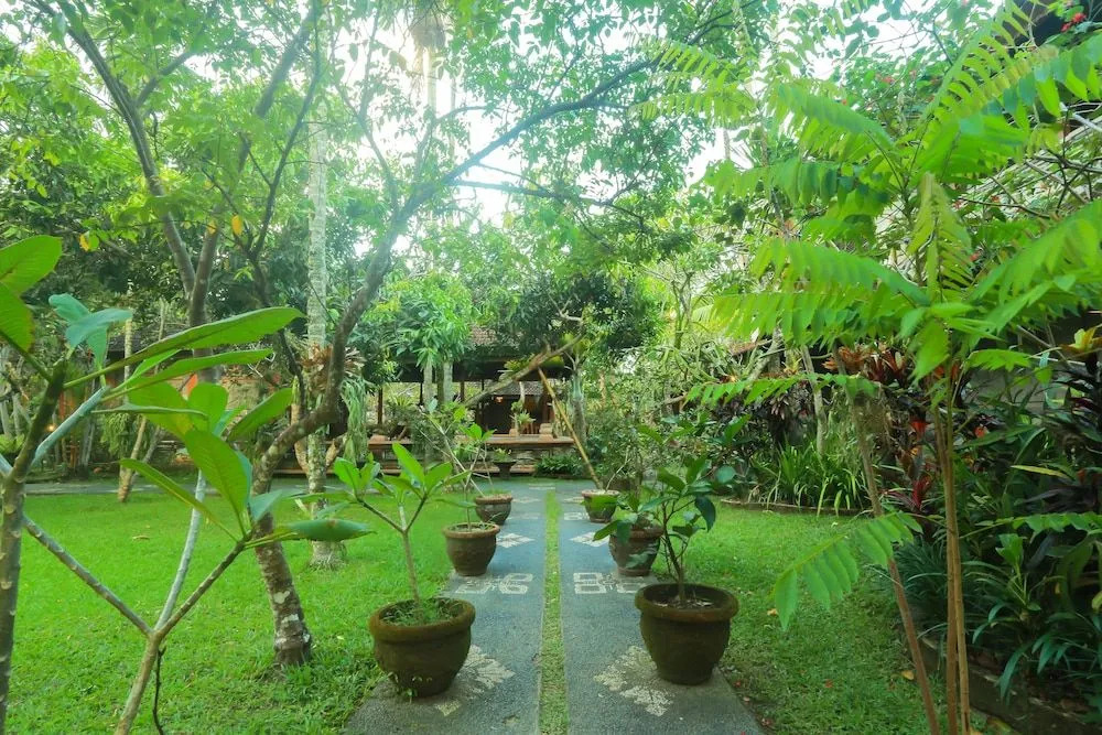 Nyoman Ada Resort