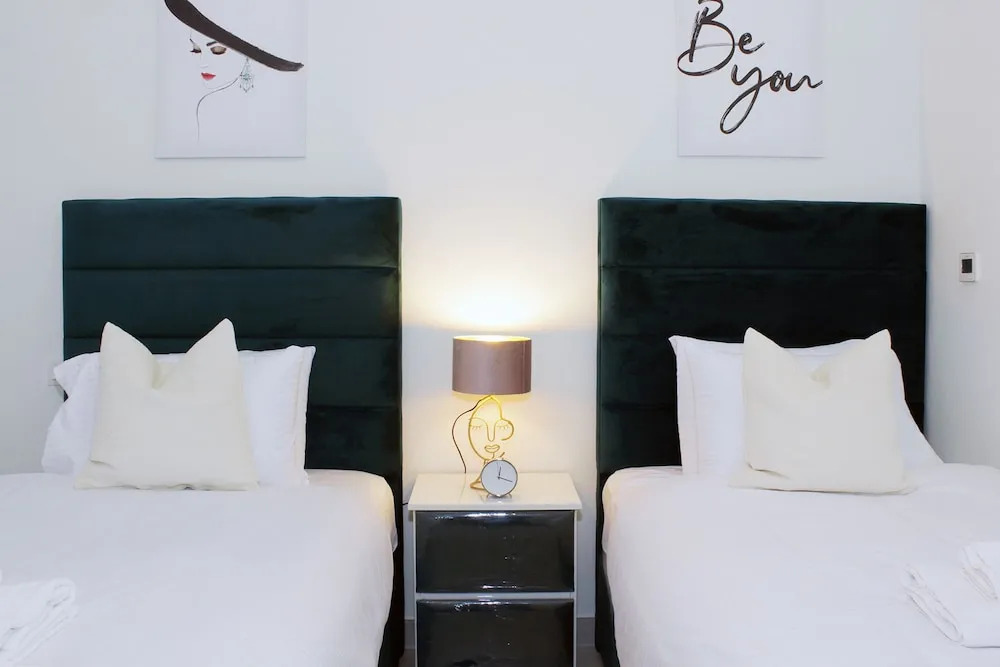 Luxury StayCation - Tranquil Retreat With Beautiful Park Views