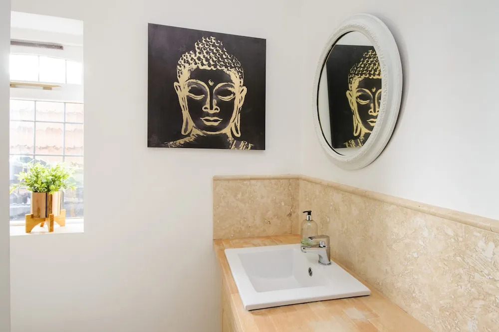 Deluxe 2 Bed Versace Hottub Skytv