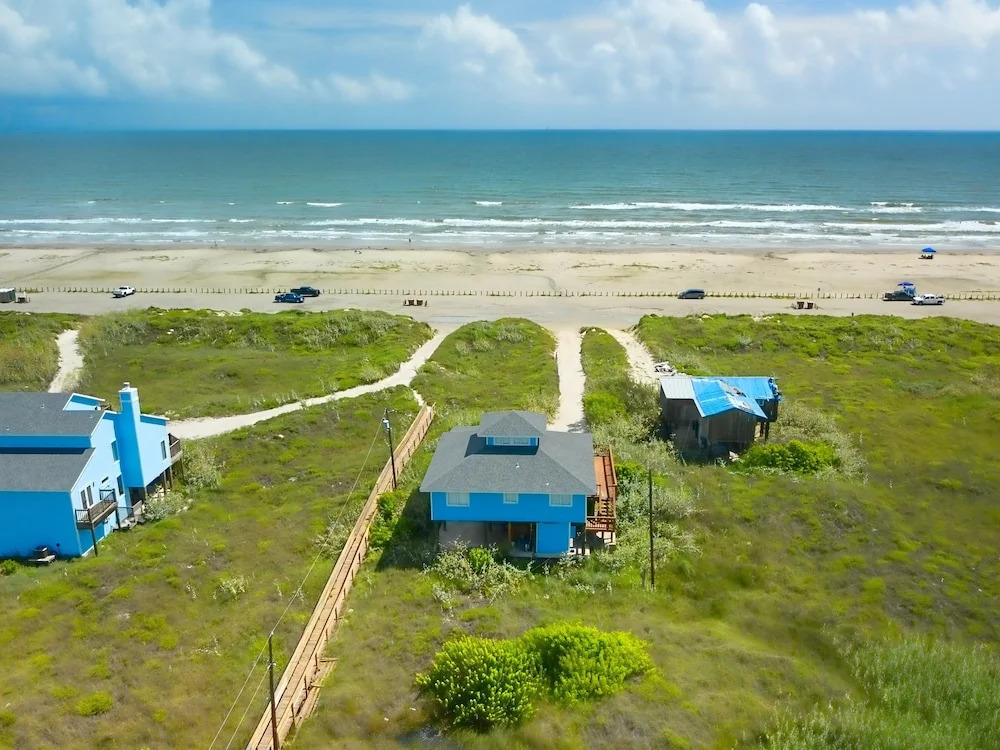 1814 On The Beach Home 4 Bedrooms 2 Bathrooms Home