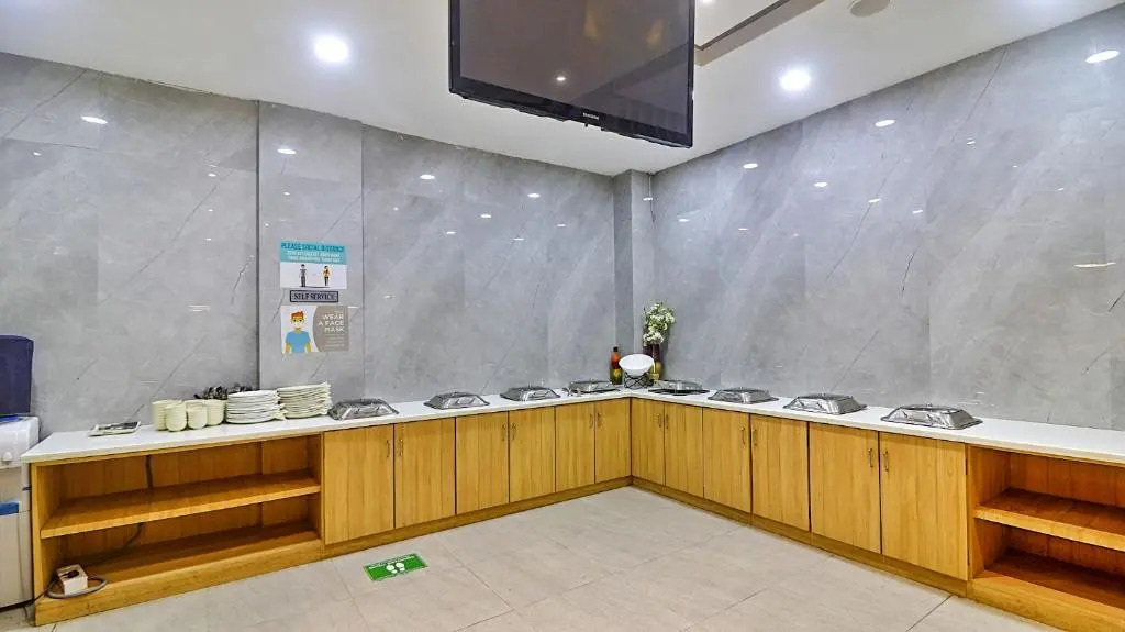 FabHotel Eminent Suites Gachibowli