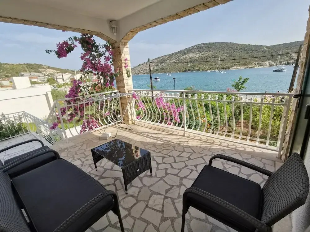 Srđan - 10 m From the Beach - A3