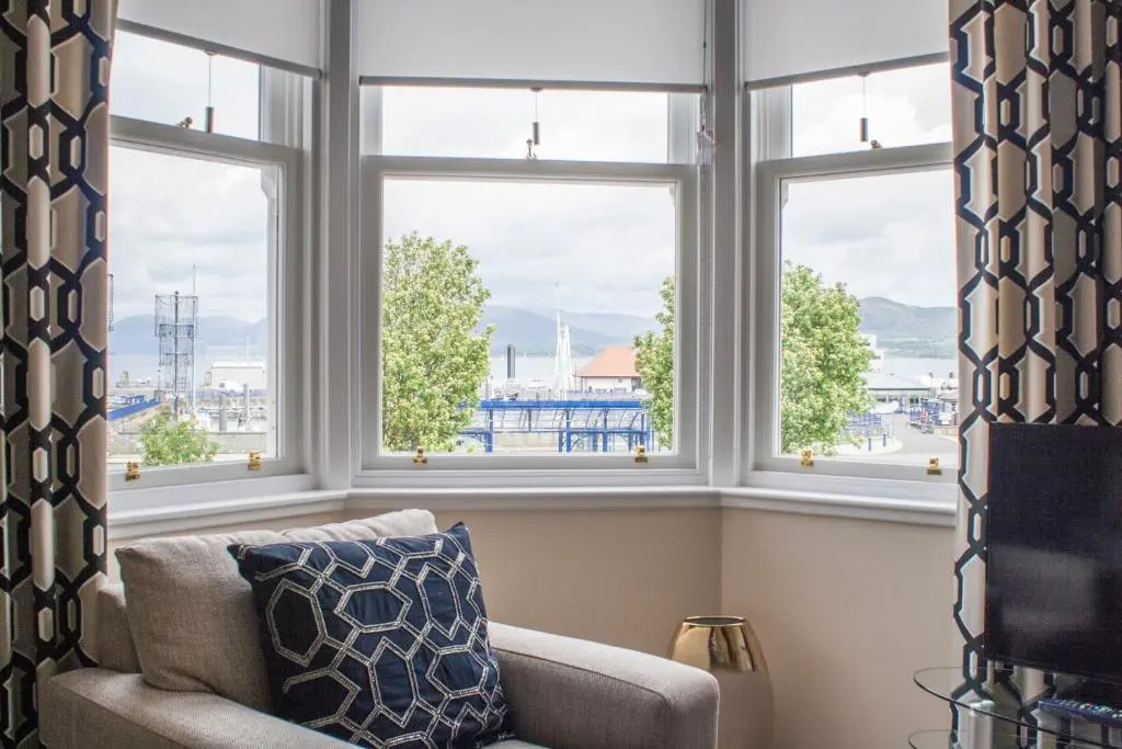 Lexington Apartments, entire apartment, sea view, private parking, wifi