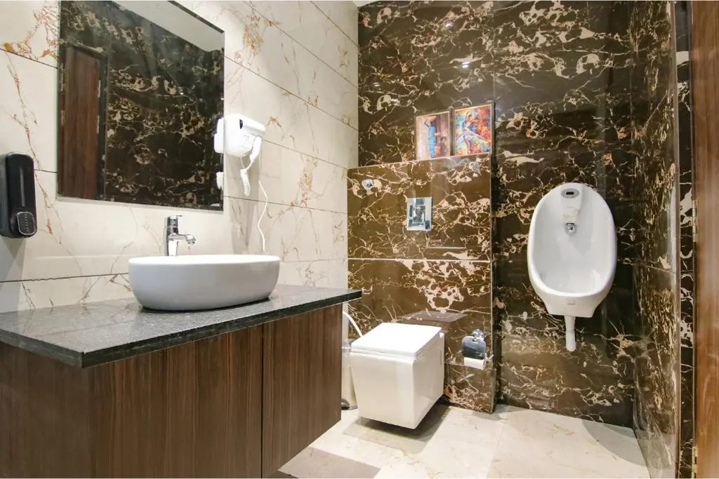 Fabhotel Prime Royal Inn Suites