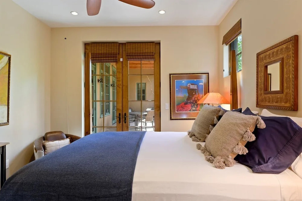 Casa Cuervo - Luxury Home With Gorgeous Amenities a Block off Canyon Rd