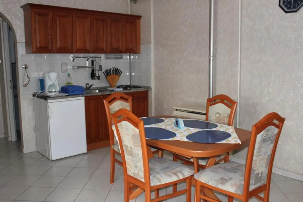 Pine Wood Apartment 6