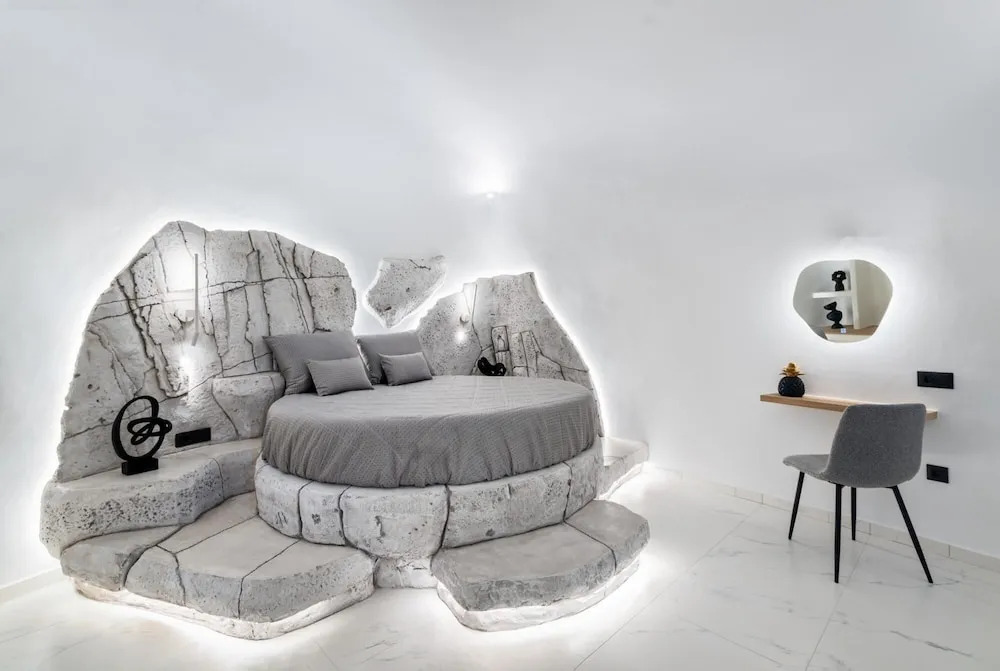 White Occhio Villa Santorini
