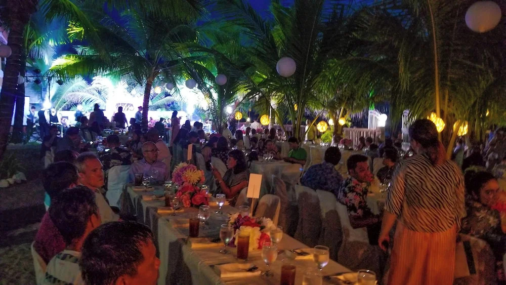 Crystal Shores Beach Resort powered by Cocotel