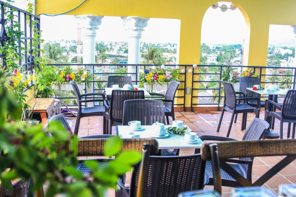 OYO 153 L&M Hotel