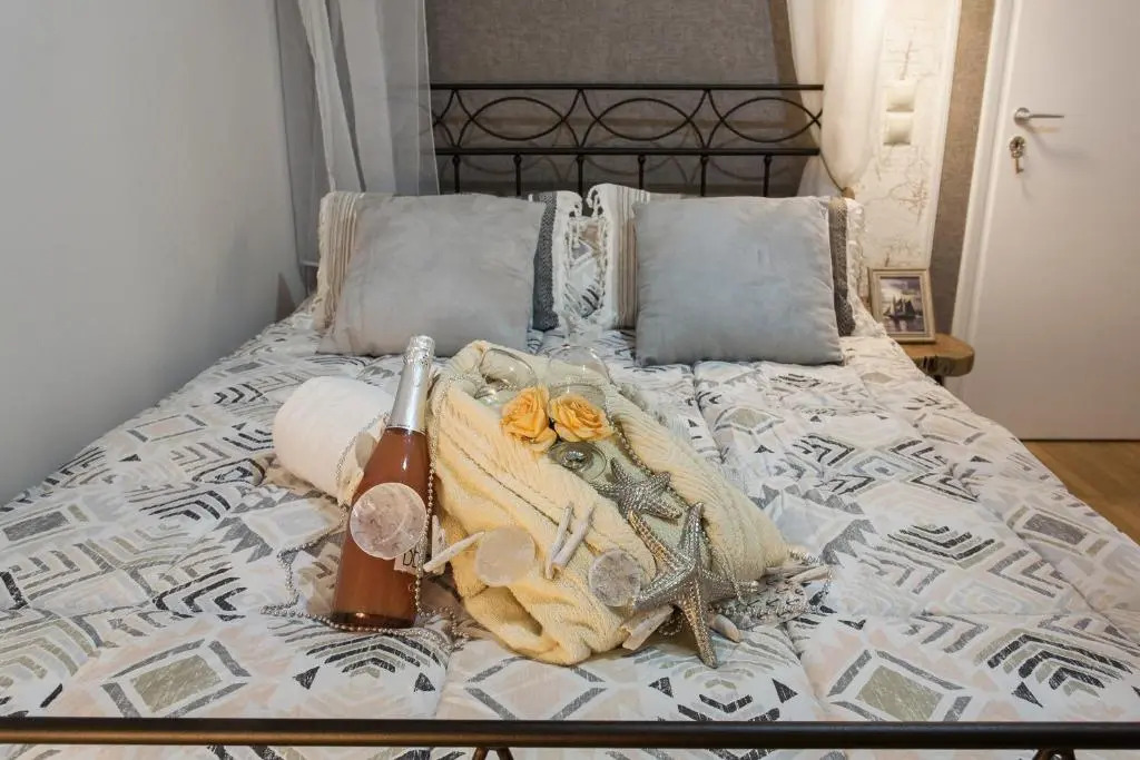 Syntagma private sweet safe double rooms with shared bathroom