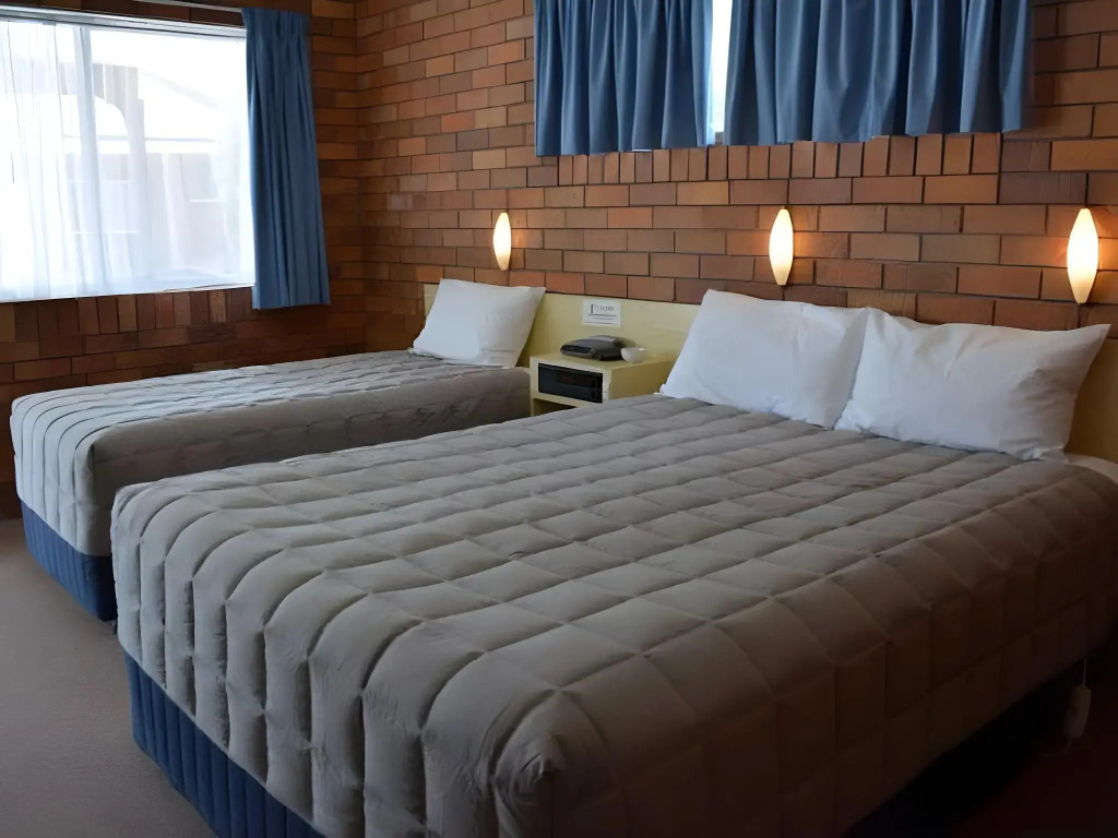 Peter Allen Motor Inn
