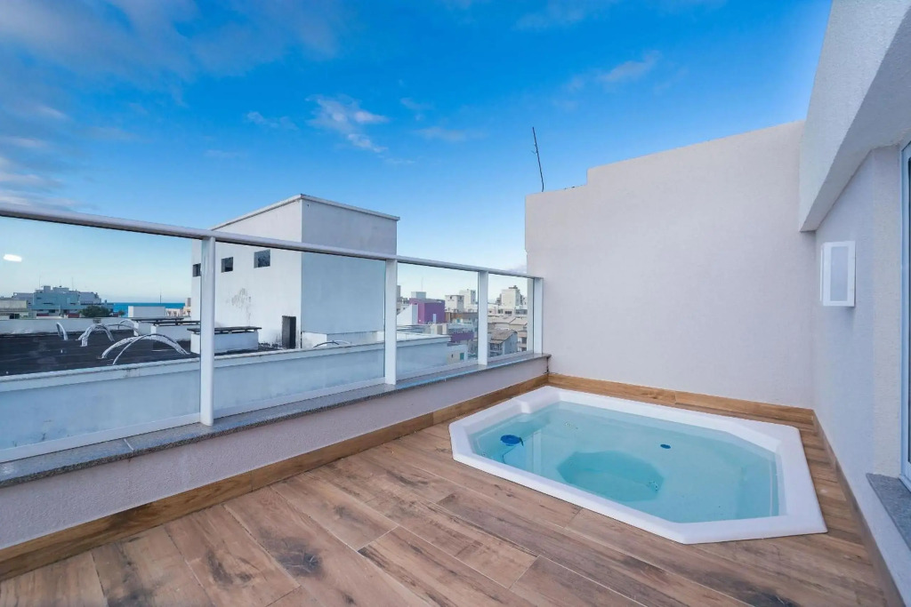 Terrazzo 602B - Cobertura duplex à poucos metros da praia de Bombas - Condomínio com piscina - Academia - Solário