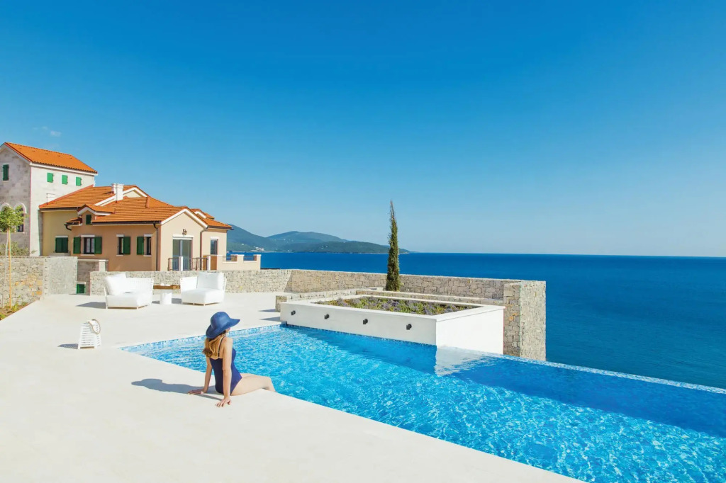 Centrale Lustica Bay by Angsana