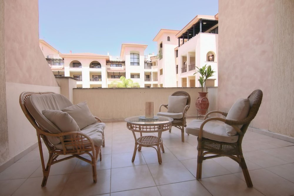 Queens Garden Residence Staycom