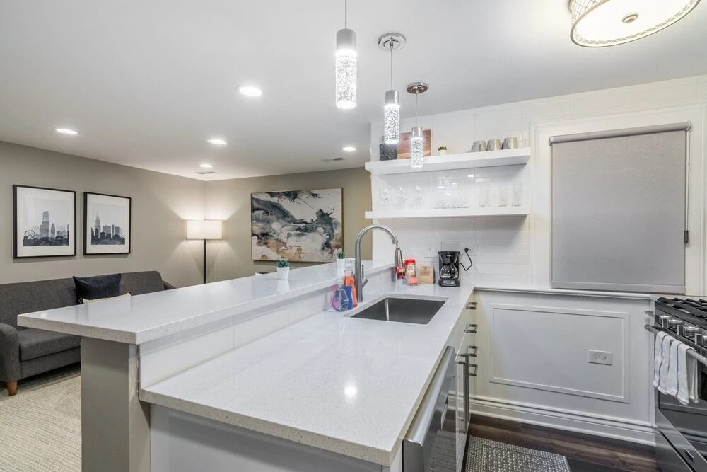 Perfect Lincoln Park Retreat Walk to DePaul by AllSet Turnover