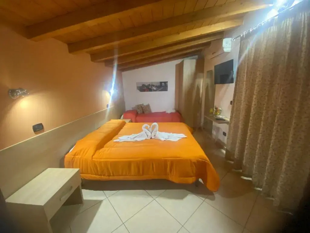 MANDANICI :Borgo Marsalini