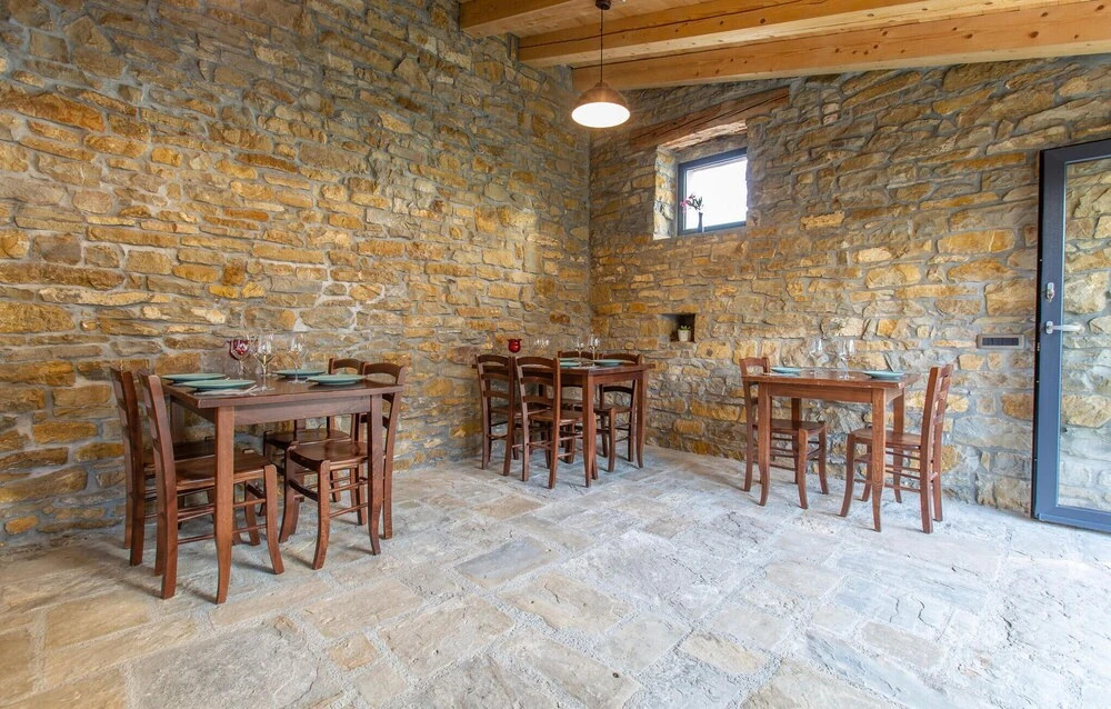 Awesome Home In Skofije