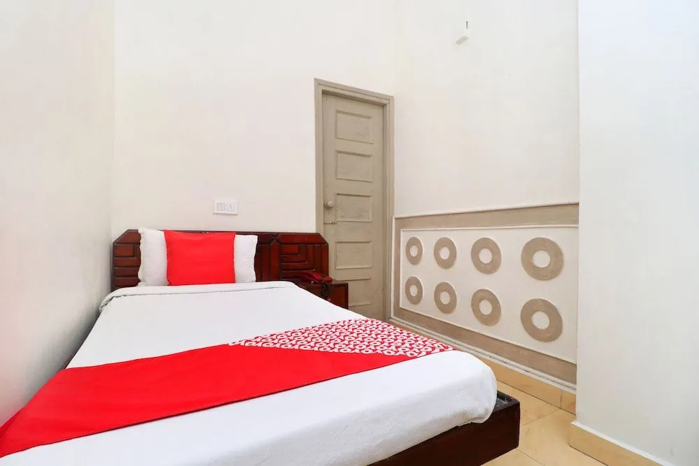 OYO 16098 Hotel Amrit