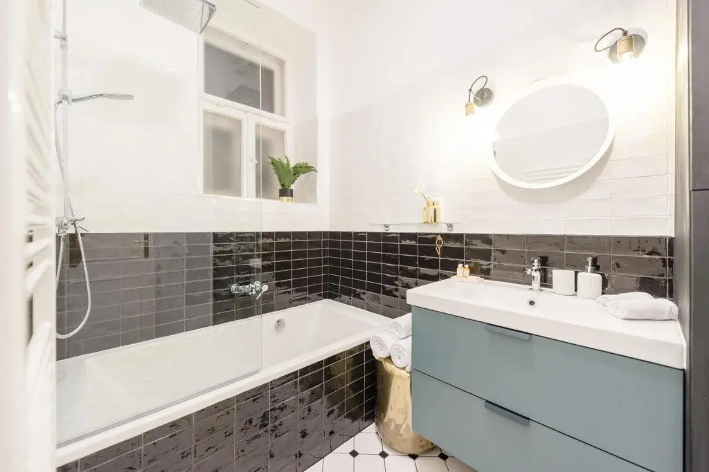 Opera I - 1BR / Sleeps 4 / Netflix + Nespresso (HJ01)