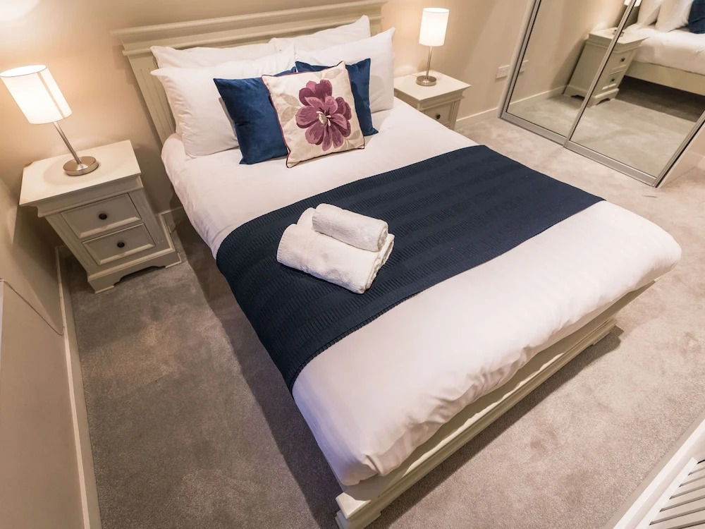Pierce Brosnan Suite by 5STARSTAY