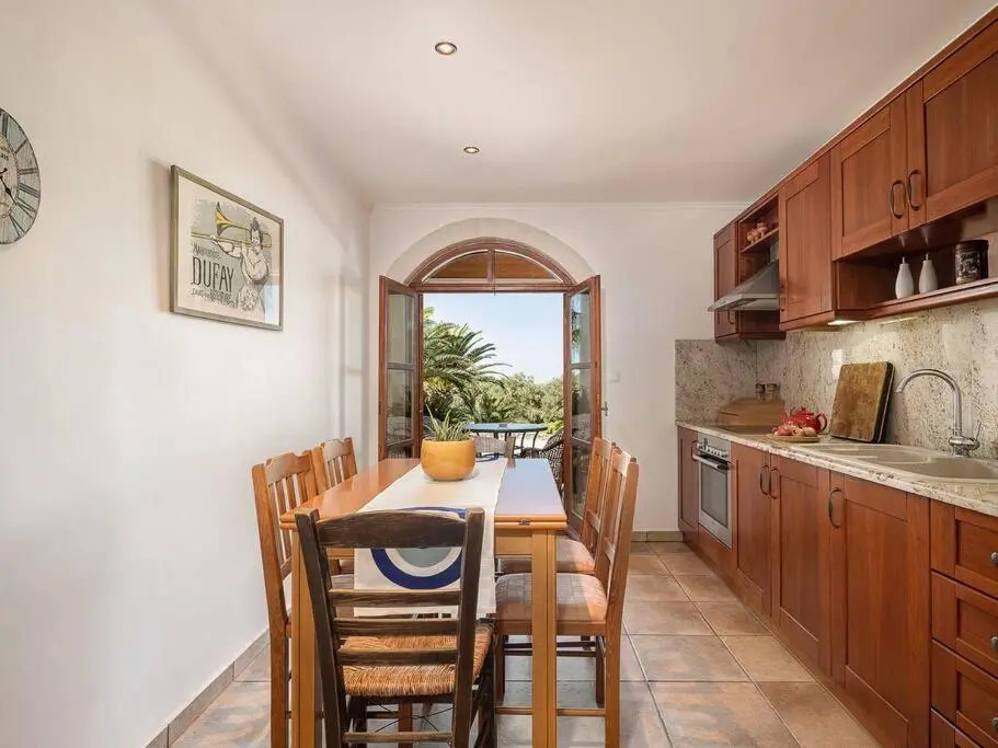 Aloni House - Spacious secluded villa with pool, up to 10 guests