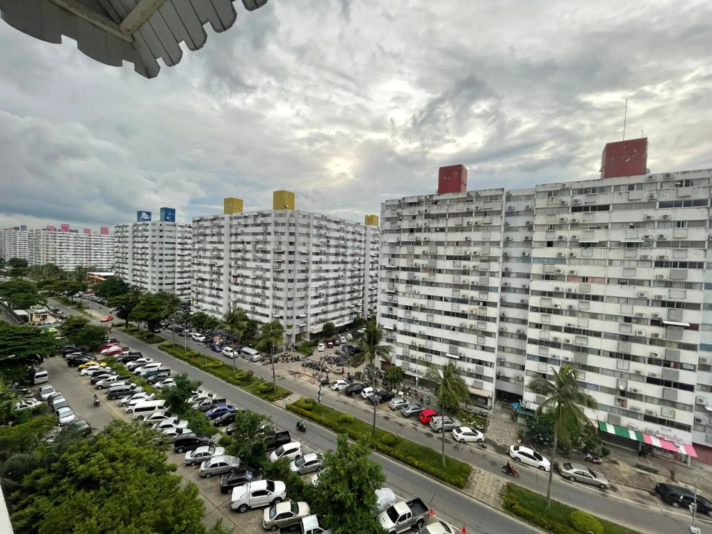 Deluxe at Popular Condo