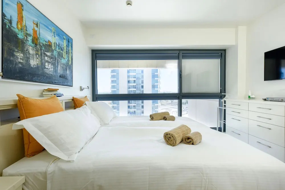 Deluxe 2 Bedroom Apartment in Herzylia
