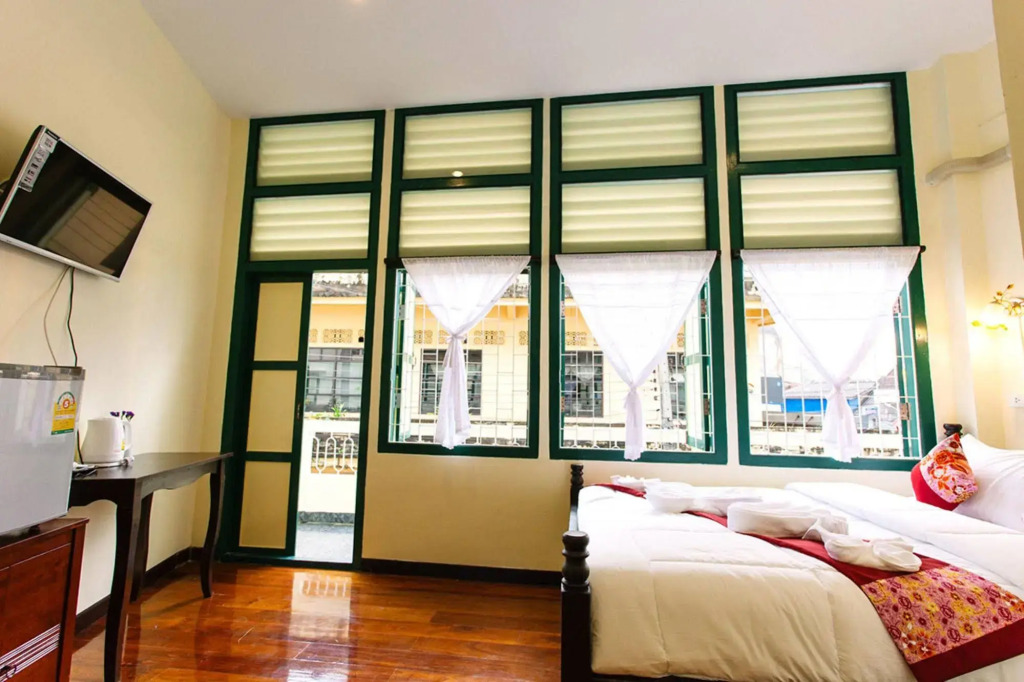 Srisomboon Hostel