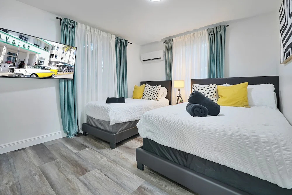 Jungle Getaway Wynwood Massage shower BBQ Patio