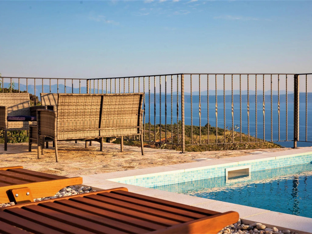 Villa in Podgora with Pool near Beach
